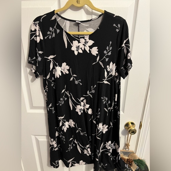 Old Navy Dresses & Skirts - Old Navy floral dress new size xl